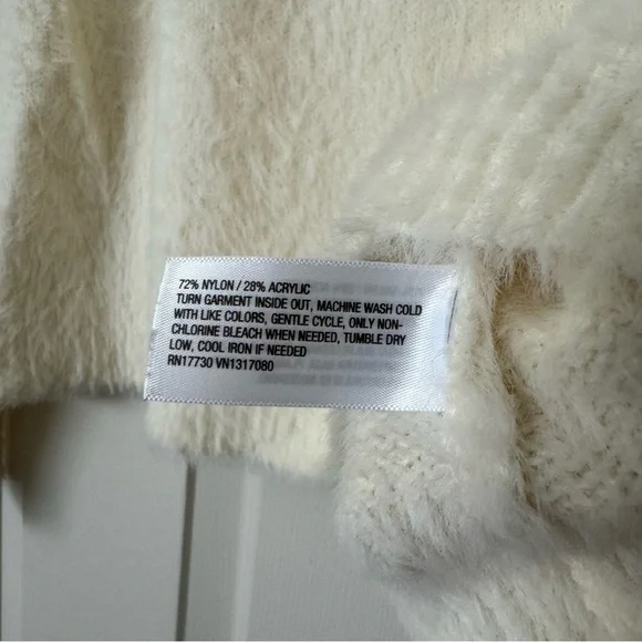 Universal Thread Ivory Fuzzy Sweater Mock Neck Women's Large EUC - Picture 6 of 6